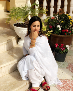 Sunanda Sharma feet photo thumbnail