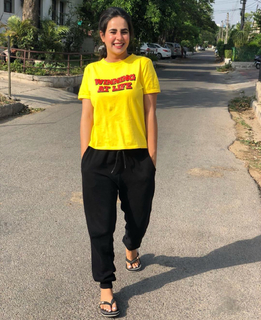 Sunanda Sharma feet photo thumbnail