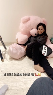 Sunanda Sharma feet photo thumbnail