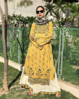 Sunanda Sharma feet photo thumbnail