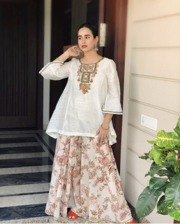 Sunanda Sharma feet photo thumbnail