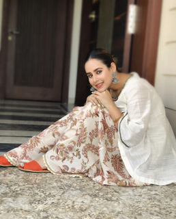 Sunanda Sharma feet photo thumbnail