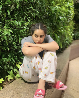Sunanda Sharma feet photo thumbnail