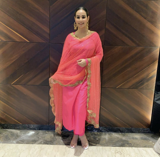 Sunanda Sharma feet photo thumbnail