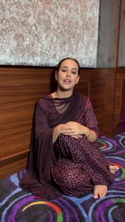 Sunanda Sharma feet photo thumbnail