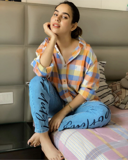 Sunanda Sharma feet photo thumbnail