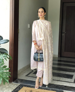 Sunanda Sharma feet photo thumbnail