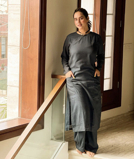 Sunanda Sharma feet photo thumbnail