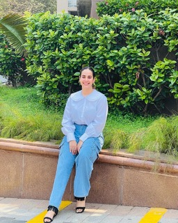 Sunanda Sharma feet photo thumbnail