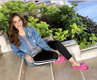 Sunanda Sharma feet photo thumbnail