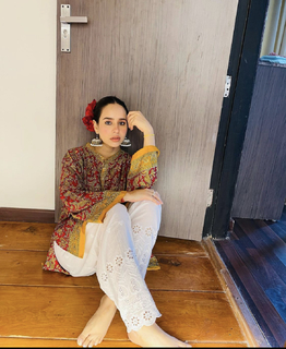 Sunanda Sharma feet photo thumbnail