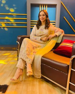 Sunanda Sharma feet photo thumbnail