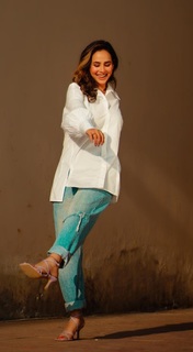 Sunanda Sharma feet photo thumbnail