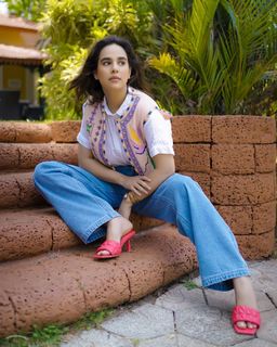 Sunanda Sharma feet photo thumbnail