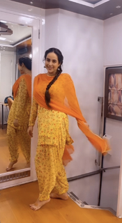 Sunanda Sharma feet photo thumbnail