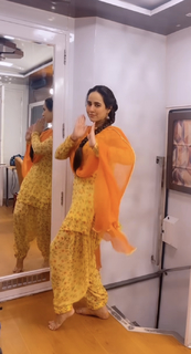 Sunanda Sharma feet photo thumbnail