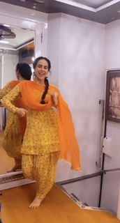 Sunanda Sharma feet photo thumbnail