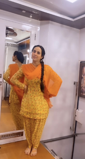 Sunanda Sharma feet photo thumbnail