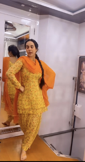 Sunanda Sharma feet photo thumbnail