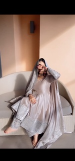 Sunanda Sharma feet photo thumbnail