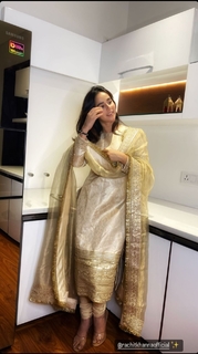 Sunanda Sharma feet photo thumbnail