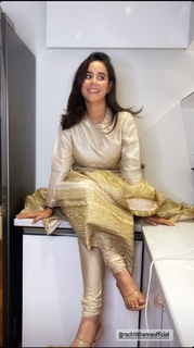 Sunanda Sharma feet photo thumbnail