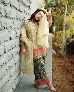 Sunanda Sharma feet photo thumbnail