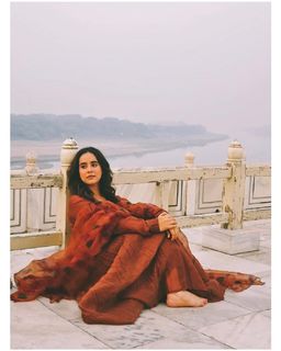 Sunanda Sharma feet photo thumbnail