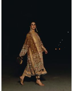 Sunanda Sharma feet photo thumbnail