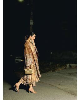 Sunanda Sharma feet photo thumbnail