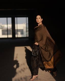 Sunanda Sharma feet photo thumbnail