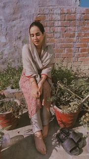 Sunanda Sharma feet photo thumbnail