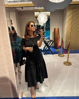 Sunanda Sharma feet photo thumbnail