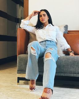 Sunanda Sharma feet photo thumbnail