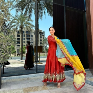 Sunanda Sharma feet photo thumbnail