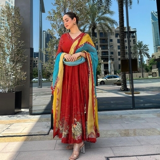 Sunanda Sharma feet photo thumbnail