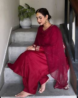 Sunanda Sharma feet photo thumbnail