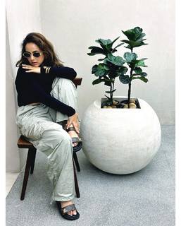 Sunanda Sharma feet photo thumbnail