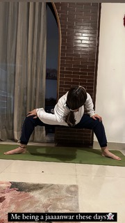 Sunanda Sharma feet photo thumbnail