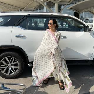 Sunanda Sharma feet photo thumbnail