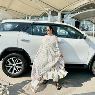 Sunanda Sharma feet photo thumbnail