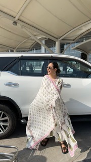 Sunanda Sharma feet photo thumbnail