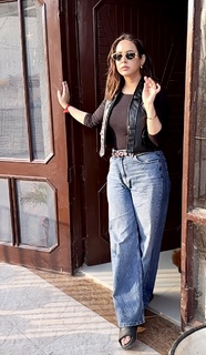 Sunanda Sharma feet photo thumbnail