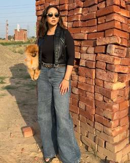 Sunanda Sharma feet photo thumbnail