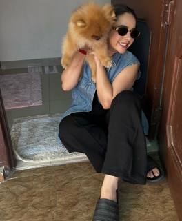 Sunanda Sharma feet photo thumbnail