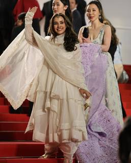 Sunanda Sharma feet photo thumbnail