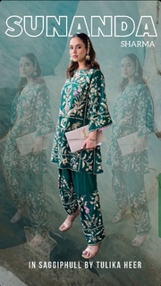 Sunanda Sharma feet photo thumbnail