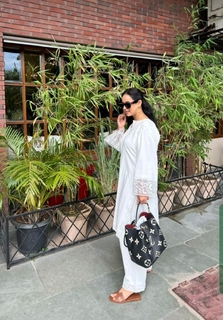 Sunanda Sharma feet photo thumbnail