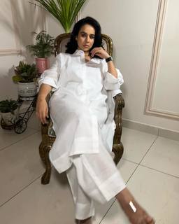 Sunanda Sharma feet photo thumbnail