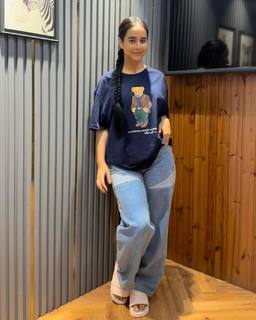 Sunanda Sharma feet photo thumbnail